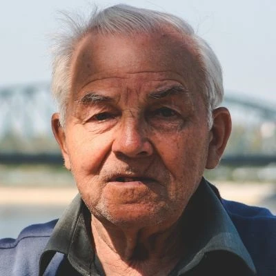 Dr. Esteban Beer
